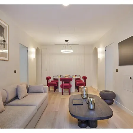 Sublime New Louvre Palais Royal Apartment